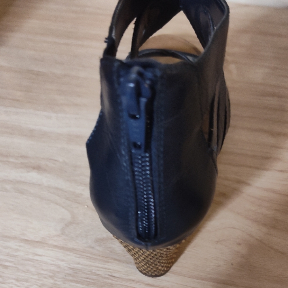 Elegant Navy Wedge Sandals Aerosoles Size 9 - Picture 4 of 8